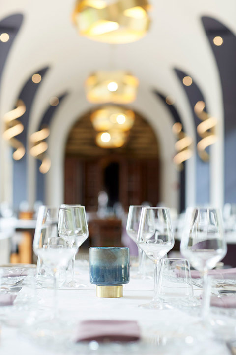 Eagles Resort Chalkidiki Kamares Restaurant table with white tablecloth and glasses