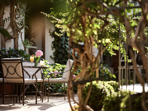 Eagles Resort Cafe with garden