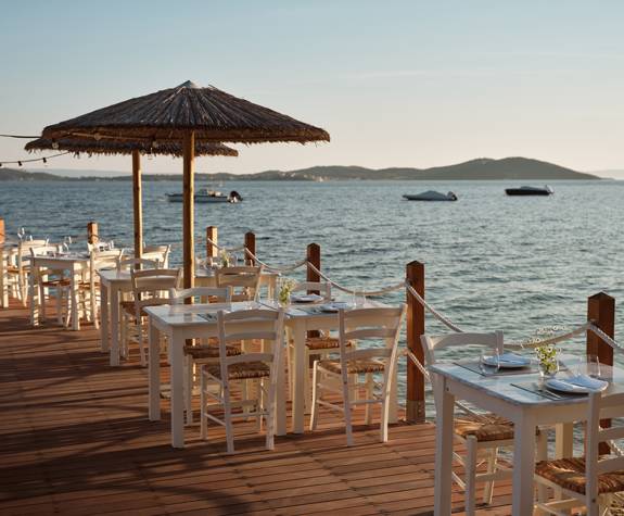 Armyra Restaurant (2)