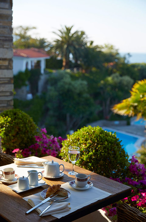 Eagles Resort Chalkidiki Melathron Restaurant outdoor table seats for breakfast