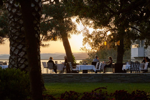 Eagles Resort Chalkidiki Kamares Restaurant people enjoying their meal