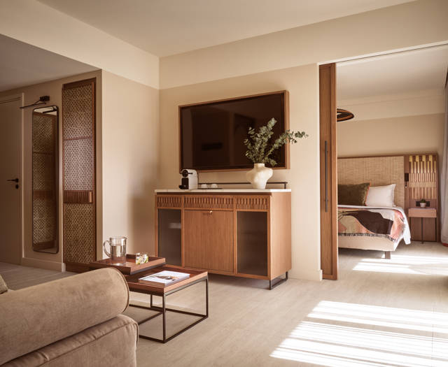 Deluxe Family Suite Garden View (2)