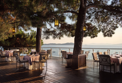 Eagles Resort Chalkidiki Kamares Restaurant outdoor area by the sea