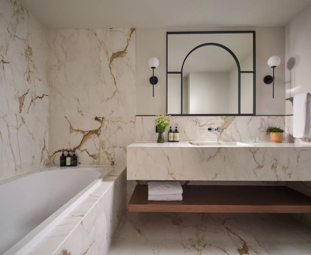 Grand Suites Bathroom
